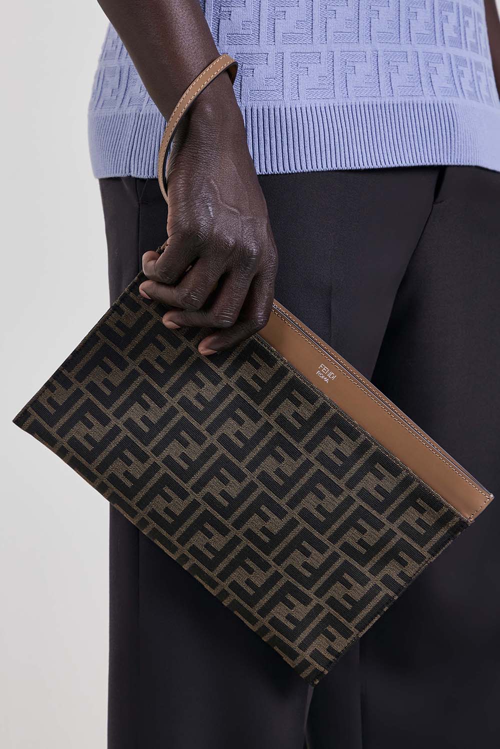 תיק קלאץ' בגודל מדיום